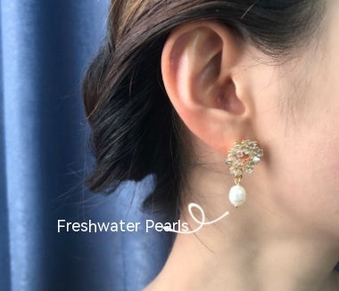Four-Leaf Clover Petal Earrings Starry With Diamonds